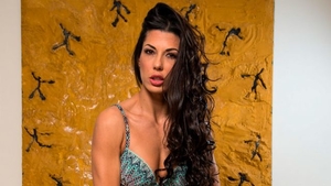 Joy Bear: Shaved Alexa Tomas brunette handjob porn