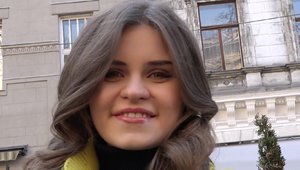 Public Pickups: Sex scene between Anna Taylor