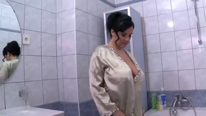 Bubble butt stepmom ramming hard in bath